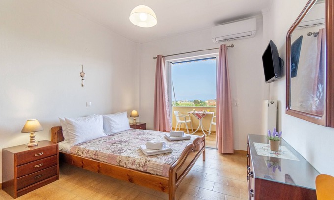 Almiros Beach Apartment | Apartment 'Lotus 4' with Shared Terrace, Wi-Fi and Air Conditioning