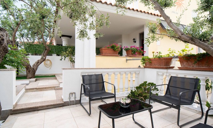 Orosei Apartment | Apartment 'Mare E Monte' with Sea View, Wi-Fi and Air Conditioning