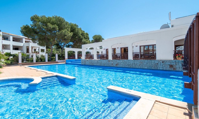 Cala d'Or Apartment | Apartment 'Marena' with Shared Pool, Wi-Fi and Air Conditioning