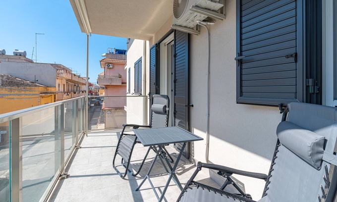 Portopalo di Capo Passero Apartment | Apartment 'Marinella' with Balcony, Wi-Fi and Air Conditioning