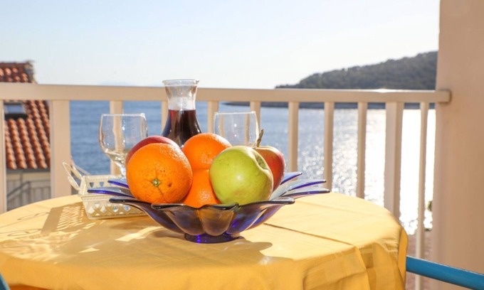 Milna Apartment | Apartment Marlene - 50 m from sea: R3(2) - Milna (Hvar), Island Hvar, Croatia