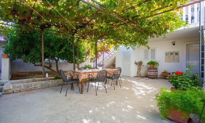 Sutivan Apartment | Apartment Mato - with parking : A5(4+1) - Sutivan, Island Brac, Croatia