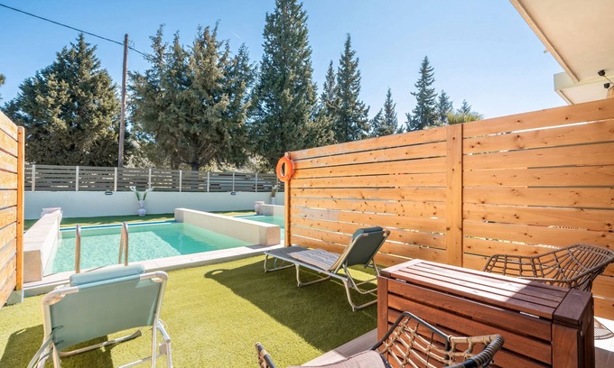 Archangelos Apartment | Apartment 'Mb Luxury Suites Charaki No 6' with Private Pool, Wi-Fi and Air Conditioning