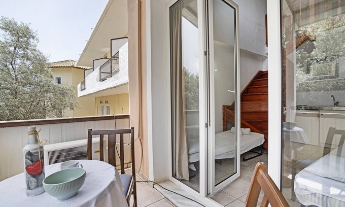 Perigiali Apartment | Apartment 'Mezoneta 3' with Sea View and Air Conditioning
