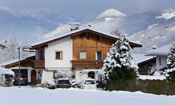 Ried im Zillertal Apartment | Apartment 'Mia' with Mountain View, Balcony and Wi-Fi