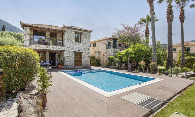 Limni Keri Apartment | Apartment 'Mimi' with Shared Pool, Wi-Fi and Air Conditioning