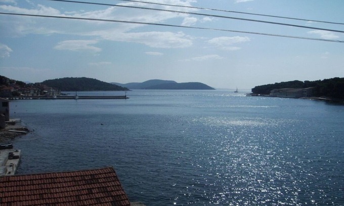 Prvic Luka Apartment | Apartment Mirni - 5 m from sea: - Luka (Island Prvic), Riviera Sibenik, Croatia