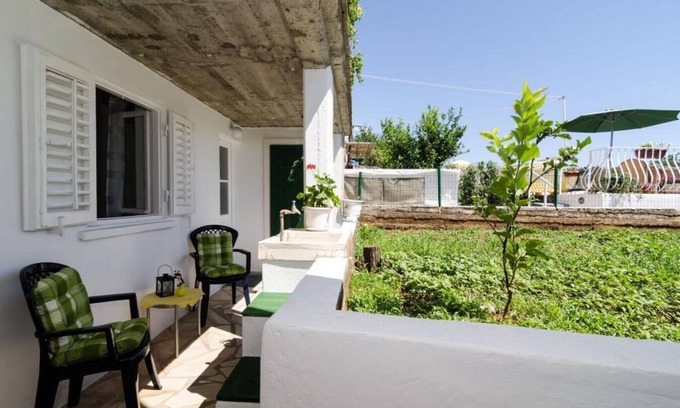 Gornji Kono Apartment | Apartment Mir - Studio Apartment with Garden View