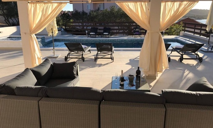 Okrug Gornji Apartment | Apartment Miroslava - with pool: A1(4) - Okrug Gornji, Island Ciovo, Croatia