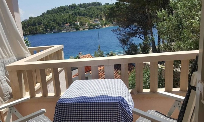 Rogac Apartment | Apartment Mlad - with pool: A3(2) - Rogac, Island Solta, Croatia
