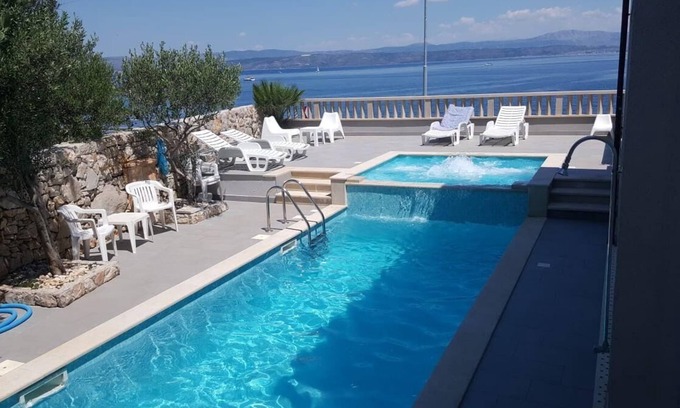 Rogac Apartment | Apartment Mlad - with pool: A4(2+1) - Rogac, Island Solta, Croatia