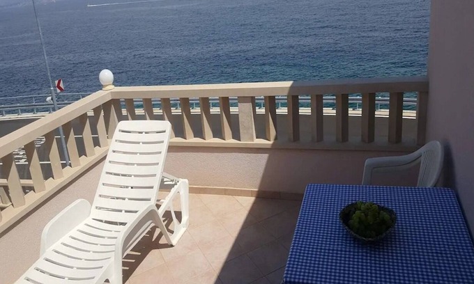 Rogac Apartment | Apartment Mlad - with pool: A1(2+1) - Rogac, Island Solta, Croatia