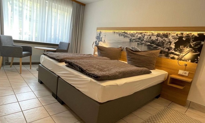 Bernkastel-Kues House | Apartment - Moselhotel Sonnenuhr