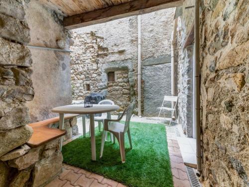 Bize-Minervois House | Apartment near the river in Bize Minervois