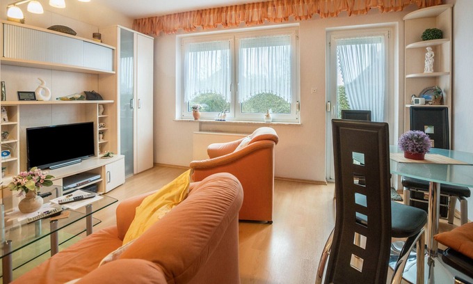Neßmersiel Apartment | Apartment "Niedl App Helene 2" with Terrace & BBQ