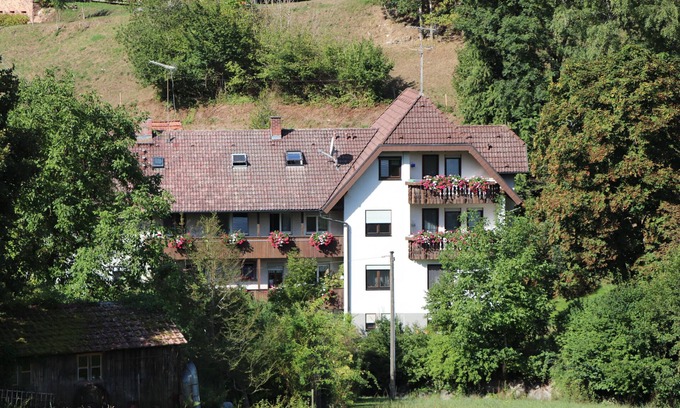 Freiamt Apartment | Apartment 'No. 2.1 Rotkelchen' with Shared Terrace, Shared Garden and Wi-Fi