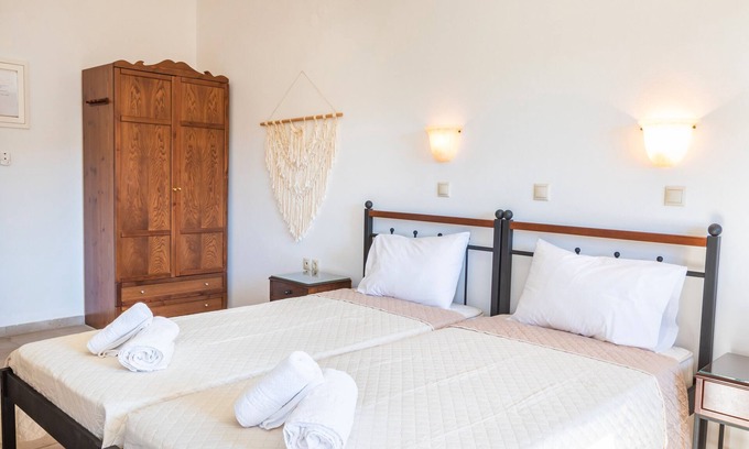 Karpathos Apartment | Apartment 'No 4' with Mountain View, Wi-Fi and Air Conditioning