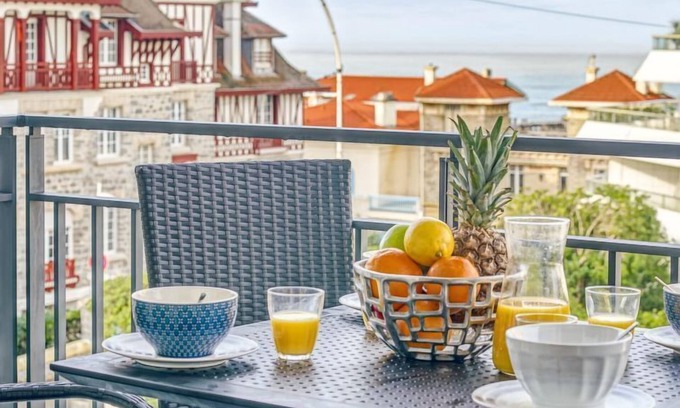Biarritz Apartment | Apartment Océana by Interhome