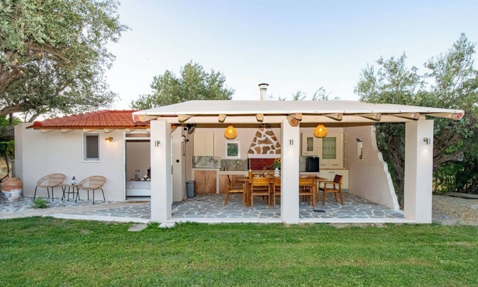Kolymbia Apartment | Apartment 'Olive Treasure' with Private Terrace, Wi-Fi and Air Conditioning