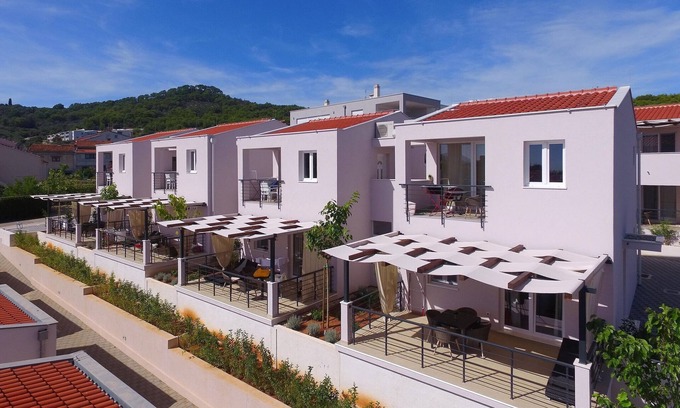 Preko Apartment | Apartment on Ugljan with Pool & Sandy Beach