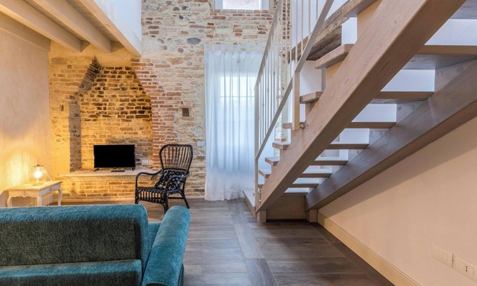 Desenzano del Garda Apartment | Apartment "Ontano" in Farmhouse Style with Wi-Fi, Shared Garden & Pool