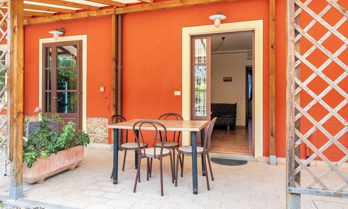 Montecarlo Apartment | Apartment 'Ortensia Blu' with Shared Pool, Wi-Fi and Air Conditioning