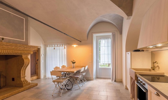 Desenzano del Garda Apartment | Apartment "Ortensia" in Country House Style with Private Garden & Shared Pool