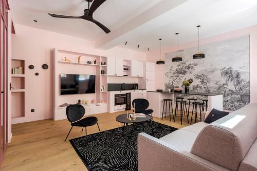 Old Lyon Apartment | Apartment overlooking Fourvière balcony