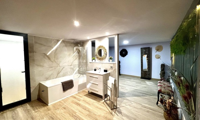Ensanche Diputacion Apartment | Apartment "Pandora Loft" close to the Sea with Wi-Fi