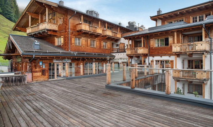 Schonbach Apartment | Apartment 'Panorama Chalets Am Pass Thurn' with Mountain View, Private Terrace and Wi-Fi