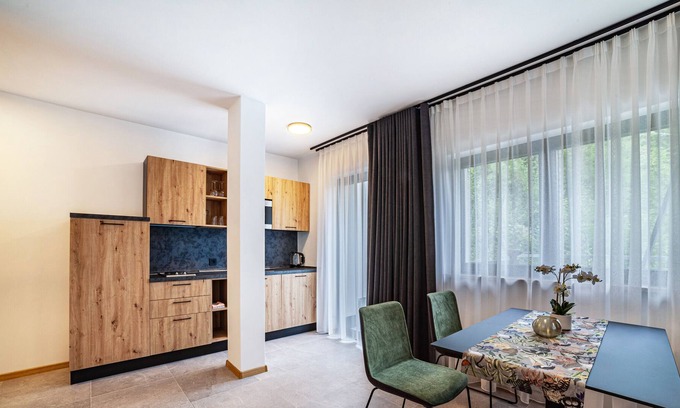 Parcines Apartment | Apartment "Pauli 5" with Mountain View, View of the spa town of Merano, Balcony & Wi-Fi