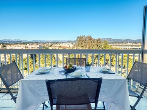 Frejus Plage Apartment | Apartment Port d'Attache-3 by Interhome