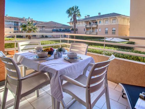 Frejus Plage Apartment | Apartment Port d'Attache-9 by Interhome