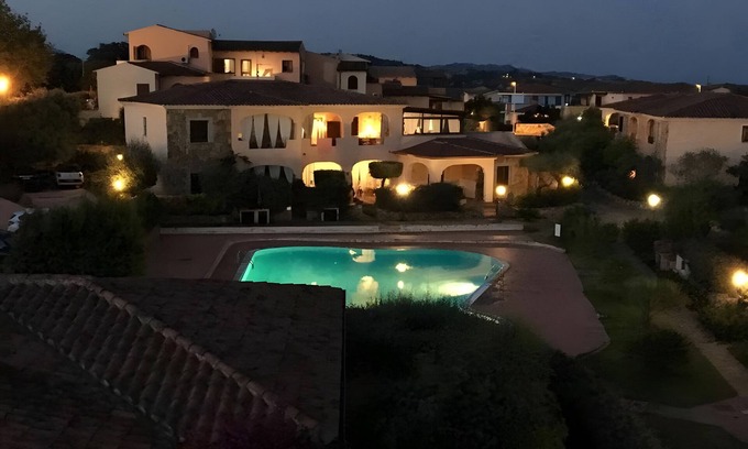 Monte Petrosu House | Apartment 'Prestige Exclusive' with Shared Pool, Wi-Fi and Air Conditioning