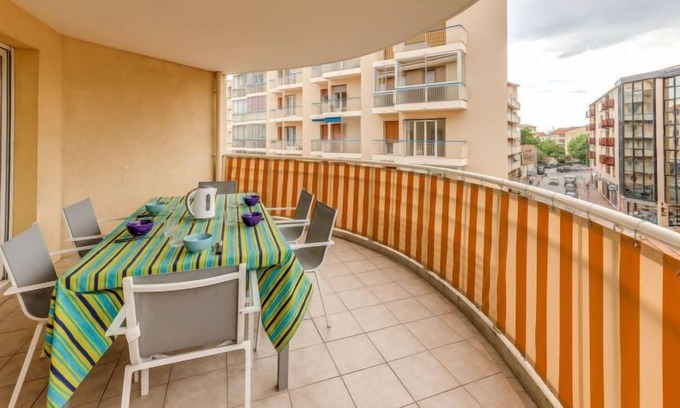 Saint-Raphael Apartment | Apartment Résidence L'Amiral in Saint-Raphaël - 6 persons, 2 bedrooms