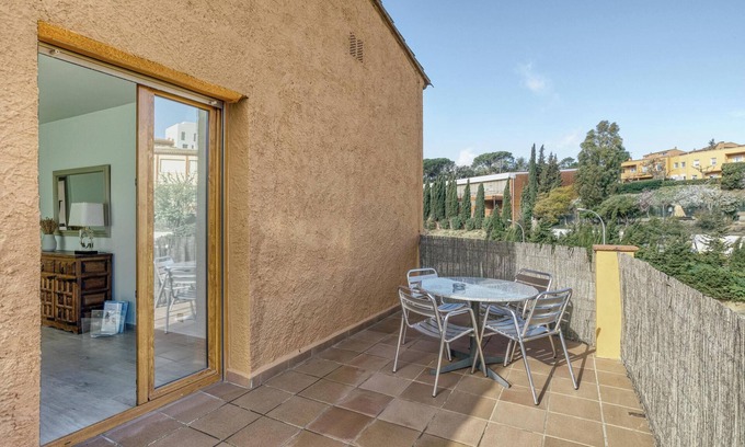 Begur Apartment | Apartment 'Residencial 2º 1ª' with Private Terrace, Balcony and Wi-Fi