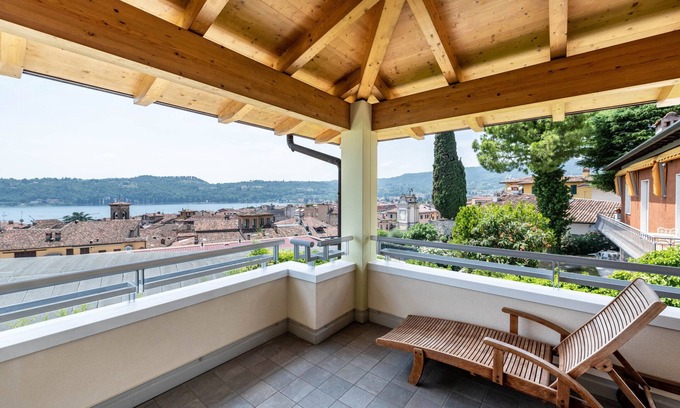 Salo Apartment | Apartment 'Rocchetta' with Lake View, Wi-Fi and Air Conditioning