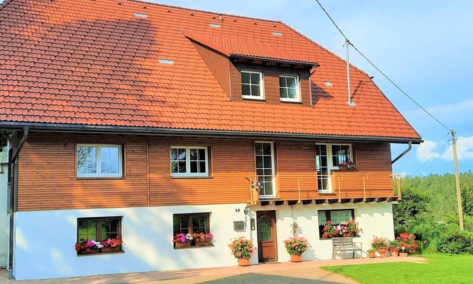 Sankt Maergen Apartment | Apartment 'Süßen Häusle' with Shared Garden and Wi-Fi