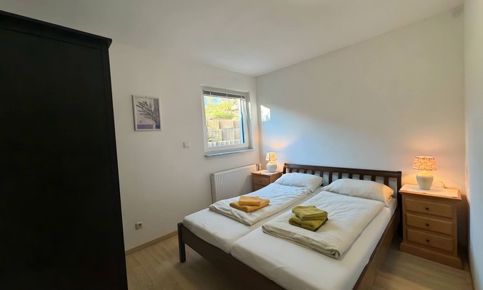 Neuhof Apartment | Apartment 'Souterrain Nr 9' with Shared Garden and Wi-Fi