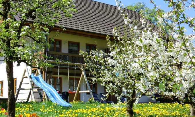 Glottertal Apartment | Apartment 'Scharbachhof' with Mountain View, Shared Garden and Wi-Fi