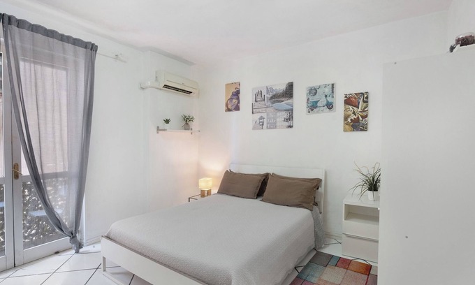 Vietri sul Mare Apartment | Apartment 'Seaside House Vietri' with Sea View, Wi-Fi and Air Conditioning