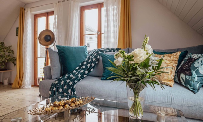 Ueberlingen Apartment | Apartment 'Seenest' with Mountain View, Wi-Fi and Air Conditioning