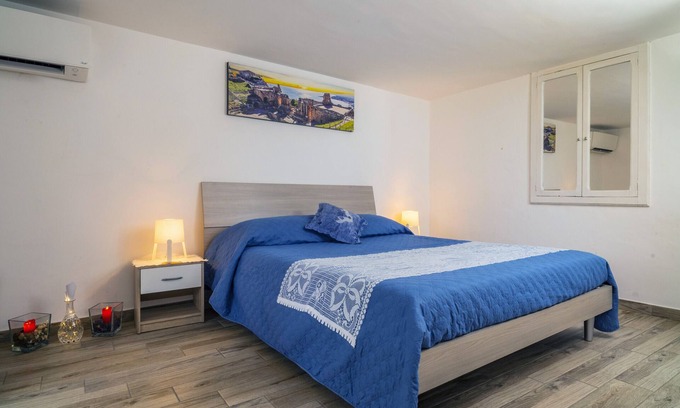 Picanello-Ognina-Barriera-Canalicchio Apartment | Apartment 'Serendipity' with Mountain View, Balcony & A/C