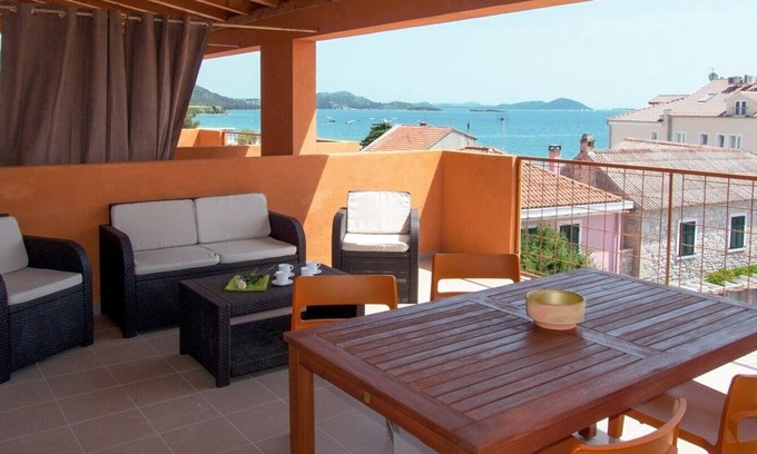 Pakostane Apartment | Apartment Sime A6 with balcony in Villa Vulin