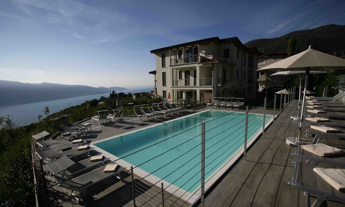 Aer Apartment | Apartment sleeps 4, balcony, lake view, sauna, swimming pool