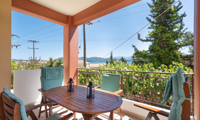 Nikiana Apartment | Apartment 'Sofia' with Sea View, Wi-Fi and Air Conditioning