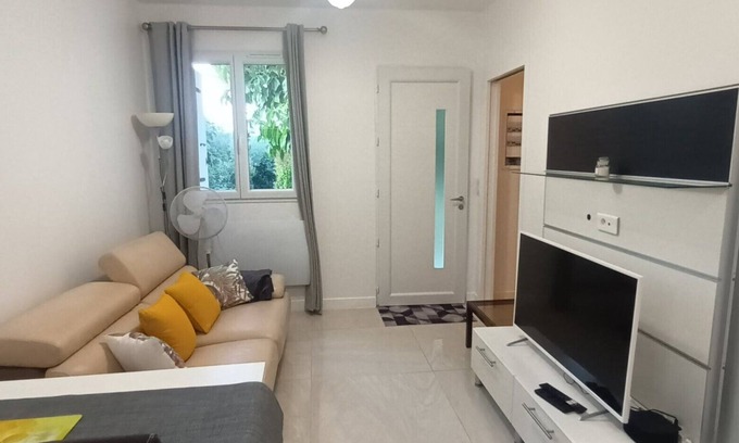 Grand Sud Apartment | Apartment 'Studio Indépendant Avec Jardin' with Wi-Fi and Air Conditioning