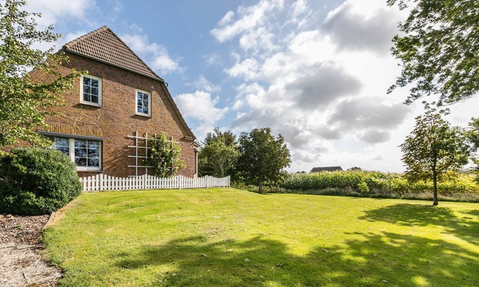 Nordstrand Apartment | Apartment 'Süderoog' with Private Terrace, Shared Garden and Wi-Fi