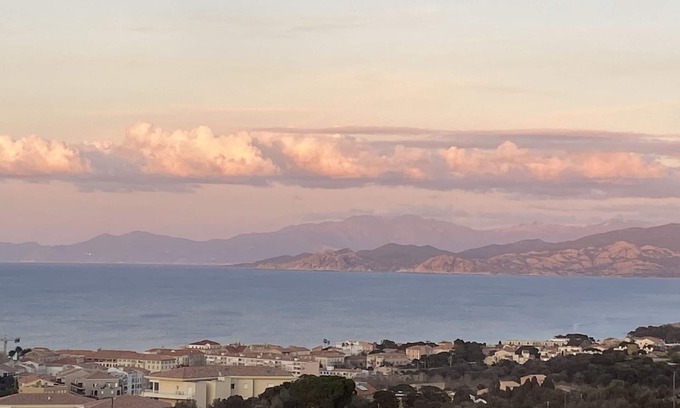 L'Ile-Rousse Apartment | Apartment T2 L'île-Rousse Sea view Corsica Balagne