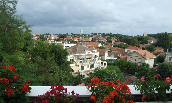 Arcachon Apartment | Apartment T3 very quiet center and near beach, casino and convention center.